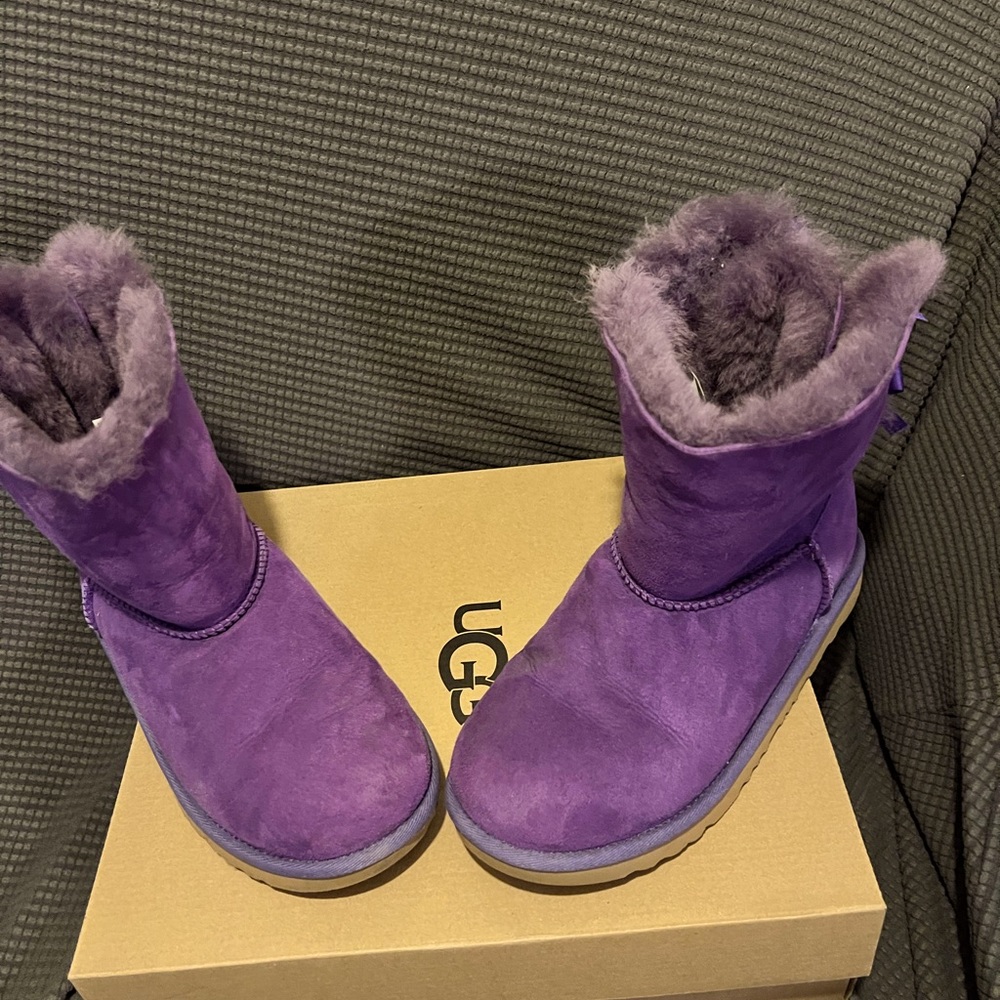 UGG big girls Bailey Bow II boot